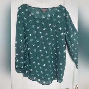 MIX Green, 3/4 sleeve blouse w/ button detail and bird print, size M